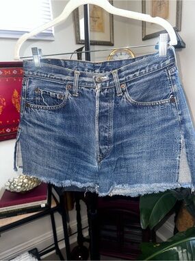 Vintage Levi's Blue Distressed Denim Jeans